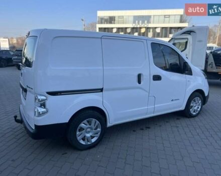 Белый Ниссан e-NV200, объемом двигателя 0 л и пробегом 34 тыс. км за 17900 $, фото 3 на Automoto.ua