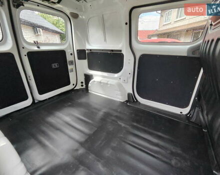 Белый Ниссан e-NV200, объемом двигателя 0 л и пробегом 99 тыс. км за 13900 $, фото 13 на Automoto.ua