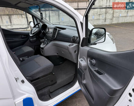 Белый Ниссан e-NV200, объемом двигателя 0 л и пробегом 50 тыс. км за 17899 $, фото 19 на Automoto.ua