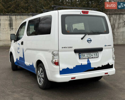 Белый Ниссан e-NV200, объемом двигателя 0 л и пробегом 50 тыс. км за 17899 $, фото 12 на Automoto.ua