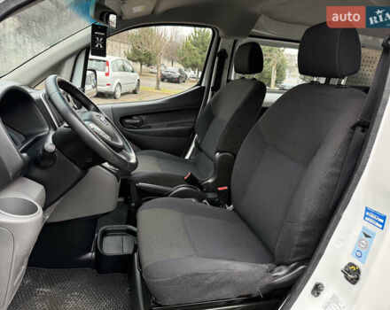 Белый Ниссан e-NV200, объемом двигателя 0 л и пробегом 50 тыс. км за 17899 $, фото 46 на Automoto.ua