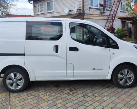 Белый Ниссан e-NV200, объемом двигателя 0 л и пробегом 99 тыс. км за 13900 $, фото 1 на Automoto.ua