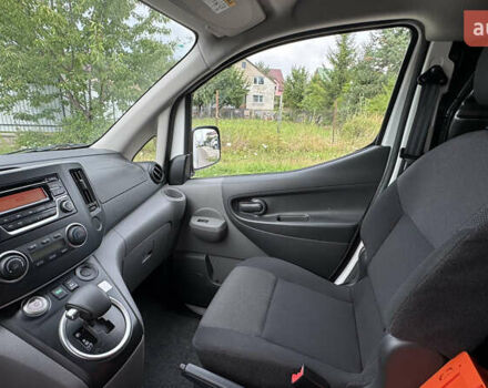 Белый Ниссан e-NV200, объемом двигателя 0 л и пробегом 80 тыс. км за 13500 $, фото 17 на Automoto.ua