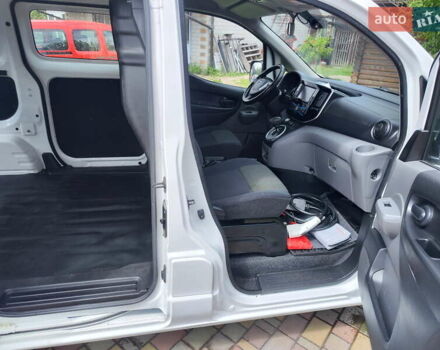 Белый Ниссан e-NV200, объемом двигателя 0 л и пробегом 99 тыс. км за 13900 $, фото 12 на Automoto.ua