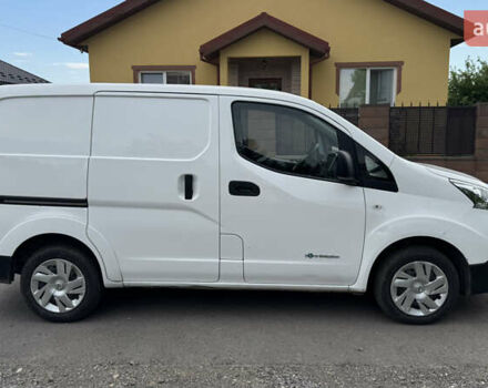 Белый Ниссан e-NV200, объемом двигателя 0 л и пробегом 80 тыс. км за 13500 $, фото 4 на Automoto.ua