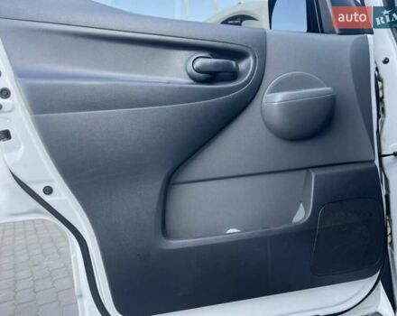 Белый Ниссан e-NV200, объемом двигателя 0 л и пробегом 34 тыс. км за 17900 $, фото 19 на Automoto.ua