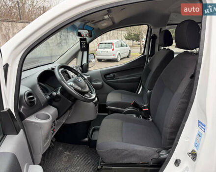 Белый Ниссан e-NV200, объемом двигателя 0 л и пробегом 50 тыс. км за 17899 $, фото 45 на Automoto.ua