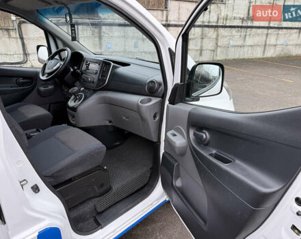 Белый Ниссан e-NV200, объемом двигателя 0 л и пробегом 50 тыс. км за 17899 $, фото 30 на Automoto.ua
