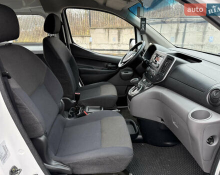 Белый Ниссан e-NV200, объемом двигателя 0 л и пробегом 50 тыс. км за 17899 $, фото 20 на Automoto.ua