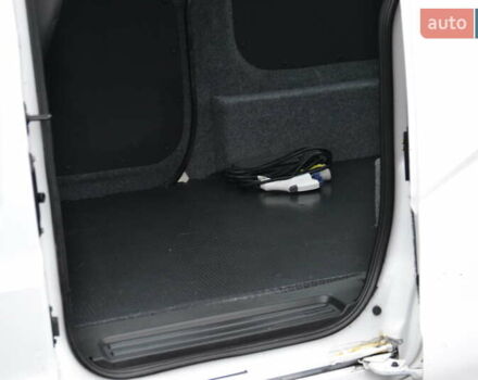 Белый Ниссан e-NV200, объемом двигателя 0 л и пробегом 90 тыс. км за 12999 $, фото 18 на Automoto.ua