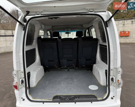 Белый Ниссан e-NV200, объемом двигателя 0 л и пробегом 50 тыс. км за 17899 $, фото 36 на Automoto.ua