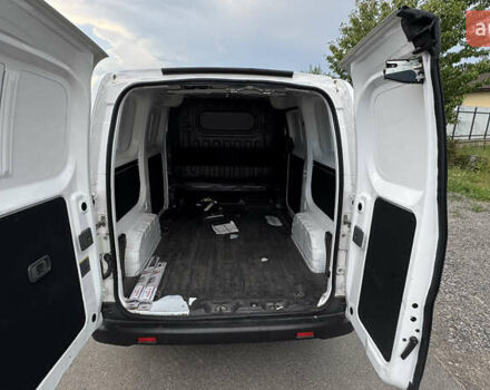 Белый Ниссан e-NV200, объемом двигателя 0 л и пробегом 80 тыс. км за 13500 $, фото 10 на Automoto.ua
