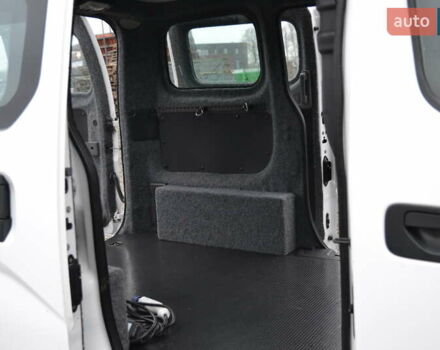 Белый Ниссан e-NV200, объемом двигателя 0 л и пробегом 90 тыс. км за 12999 $, фото 21 на Automoto.ua