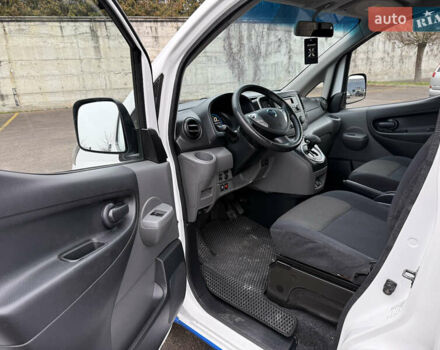Белый Ниссан e-NV200, объемом двигателя 0 л и пробегом 50 тыс. км за 17899 $, фото 44 на Automoto.ua