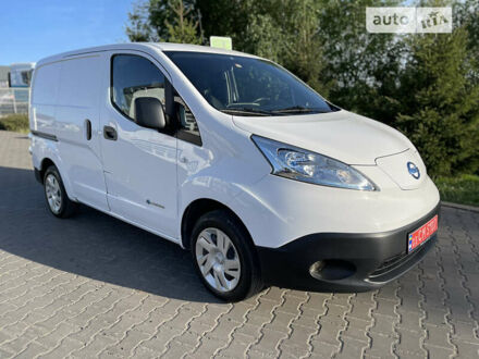 Белый Ниссан e-NV200, объемом двигателя 0 л и пробегом 51 тыс. км за 13999 $, фото 1 на Automoto.ua