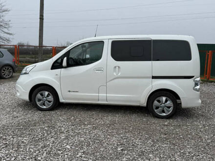 Белый Ниссан e-NV200, объемом двигателя 0 л и пробегом 87 тыс. км за 15200 $, фото 1 на Automoto.ua