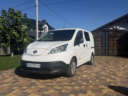 Белый Ниссан e-NV200, объемом двигателя 0 л и пробегом 65 тыс. км за 14800 $, фото 1 на Automoto.ua