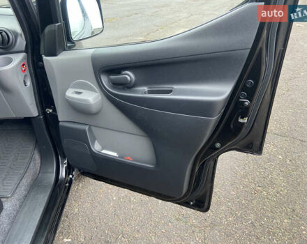 Черный Ниссан e-NV200, объемом двигателя 0 л и пробегом 48 тыс. км за 10500 $, фото 39 на Automoto.ua