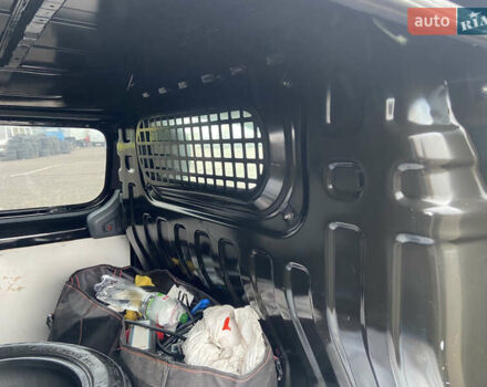 Черный Ниссан e-NV200, объемом двигателя 0 л и пробегом 48 тыс. км за 10500 $, фото 32 на Automoto.ua