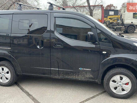 Черный Ниссан e-NV200, объемом двигателя 0 л и пробегом 197 тыс. км за 18000 $, фото 1 на Automoto.ua
