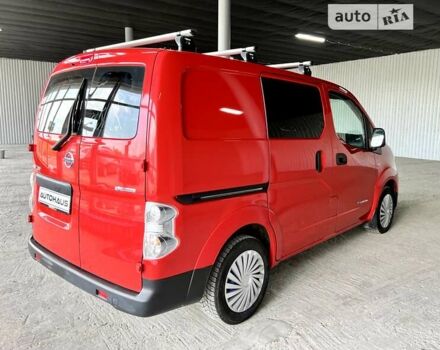 Красный Ниссан e-NV200, объемом двигателя 0 л и пробегом 68 тыс. км за 13200 $, фото 6 на Automoto.ua