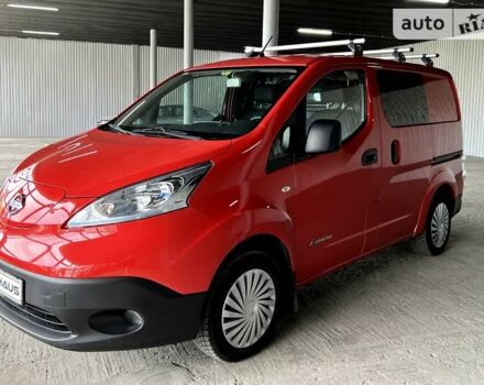 Красный Ниссан e-NV200, объемом двигателя 0 л и пробегом 68 тыс. км за 13200 $, фото 2 на Automoto.ua