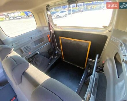 Серый Ниссан e-NV200, объемом двигателя 0 л и пробегом 124 тыс. км за 17200 $, фото 3 на Automoto.ua