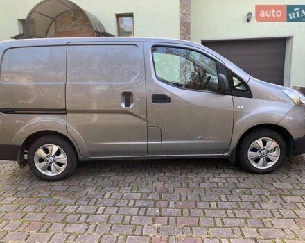 Серый Ниссан e-NV200, объемом двигателя 0 л и пробегом 91 тыс. км за 17200 $, фото 2 на Automoto.ua