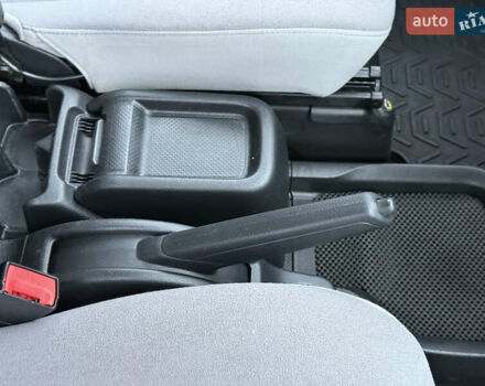 Синий Ниссан e-NV200, объемом двигателя 0 л и пробегом 115 тыс. км за 11000 $, фото 54 на Automoto.ua