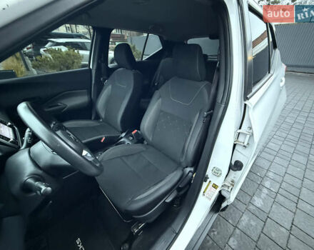 Белый Ниссан Kicks, объемом двигателя 1.6 л и пробегом 90 тыс. км за 13700 $, фото 12 на Automoto.ua