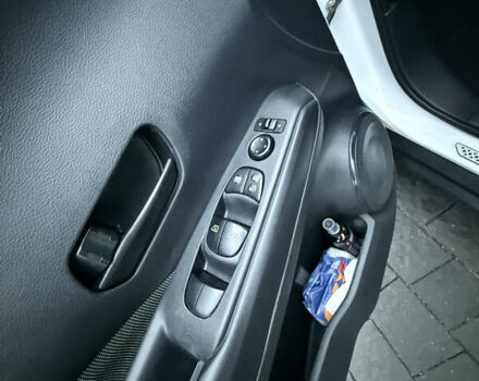 Белый Ниссан Kicks, объемом двигателя 1.6 л и пробегом 90 тыс. км за 13700 $, фото 9 на Automoto.ua