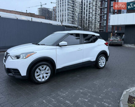 Белый Ниссан Kicks, объемом двигателя 1.6 л и пробегом 90 тыс. км за 13700 $, фото 2 на Automoto.ua