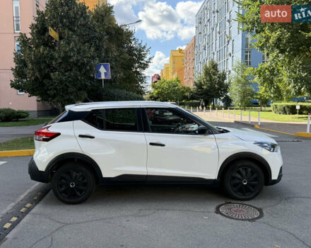 Белый Ниссан Kicks, объемом двигателя 1.6 л и пробегом 112 тыс. км за 12999 $, фото 5 на Automoto.ua
