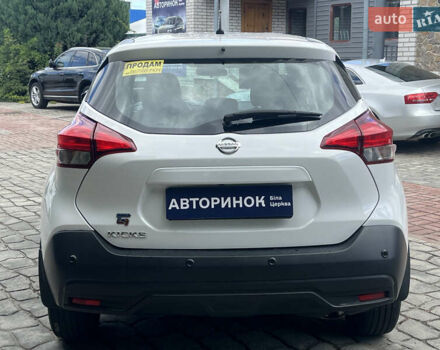 Белый Ниссан Kicks, объемом двигателя 1.6 л и пробегом 32 тыс. км за 14900 $, фото 6 на Automoto.ua
