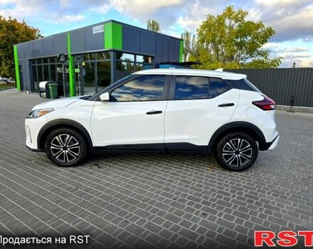 Белый Ниссан Kicks, объемом двигателя 1.6 л и пробегом 77 тыс. км за 15999 $, фото 3 на Automoto.ua