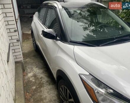 Белый Ниссан Kicks, объемом двигателя 1.6 л и пробегом 46 тыс. км за 16500 $, фото 3 на Automoto.ua