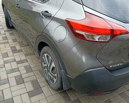 Серый Ниссан Kicks, объемом двигателя 1.6 л и пробегом 43 тыс. км за 14000 $, фото 3 на Automoto.ua