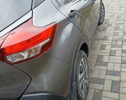 Серый Ниссан Kicks, объемом двигателя 1.6 л и пробегом 43 тыс. км за 14000 $, фото 2 на Automoto.ua