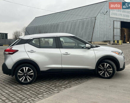 Серый Ниссан Kicks, объемом двигателя 1.6 л и пробегом 85 тыс. км за 14590 $, фото 11 на Automoto.ua