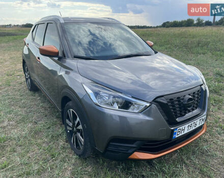Серый Ниссан Kicks, объемом двигателя 1.6 л и пробегом 90 тыс. км за 15500 $, фото 3 на Automoto.ua