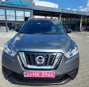 Серый Ниссан Kicks, объемом двигателя 1.6 л и пробегом 33 тыс. км за 14499 $, фото 2 на Automoto.ua