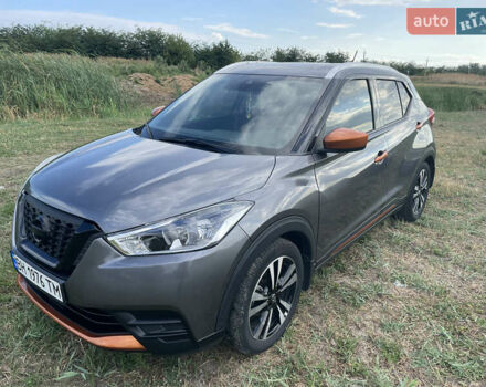 Серый Ниссан Kicks, объемом двигателя 1.6 л и пробегом 90 тыс. км за 15500 $, фото 2 на Automoto.ua