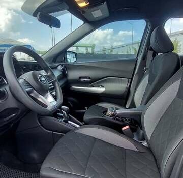 Серый Ниссан Kicks, объемом двигателя 1.6 л и пробегом 33 тыс. км за 14499 $, фото 3 на Automoto.ua