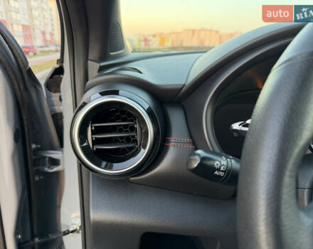 Серый Ниссан Kicks, объемом двигателя 1.6 л и пробегом 60 тыс. км за 16555 $, фото 45 на Automoto.ua