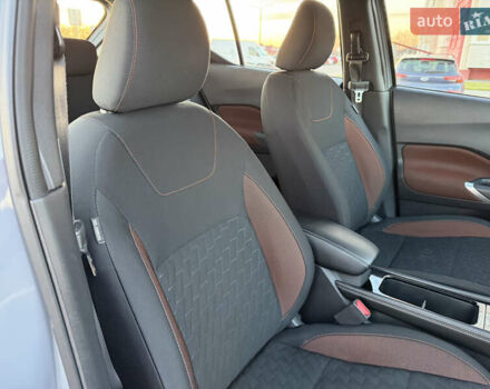 Серый Ниссан Kicks, объемом двигателя 1.6 л и пробегом 60 тыс. км за 16555 $, фото 61 на Automoto.ua