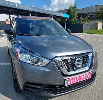 Серый Ниссан Kicks, объемом двигателя 1.6 л и пробегом 33 тыс. км за 14499 $, фото 1 на Automoto.ua