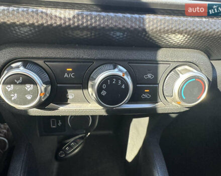 Синій Ніссан Kicks, об'ємом двигуна 1.6 л та пробігом 64 тис. км за 14200 $, фото 4 на Automoto.ua