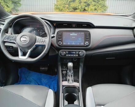 Червоний Ніссан Kix, об'ємом двигуна 1.6 л та пробігом 200 тис. км за 22500 $, фото 4 на Automoto.ua