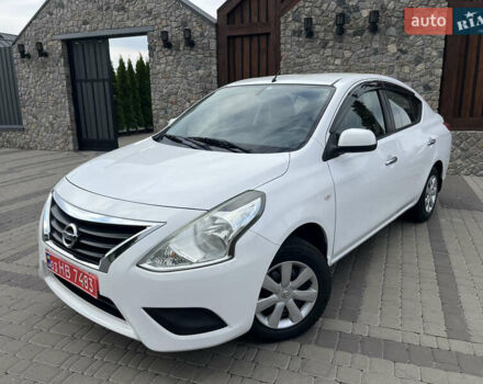 Белый Ниссан Latio, объемом двигателя 1.2 л и пробегом 68 тыс. км за 7500 $, фото 6 на Automoto.ua