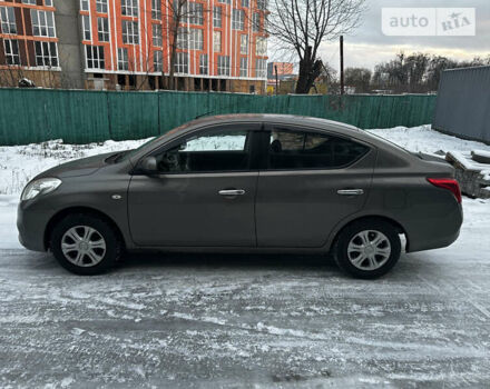 Сірий Ніссан Latio, об'ємом двигуна 1.2 л та пробігом 55 тис. км за 8100 $, фото 3 на Automoto.ua